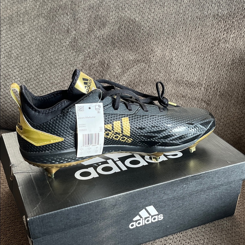 Adidas Men’s black and gold baseball cleats